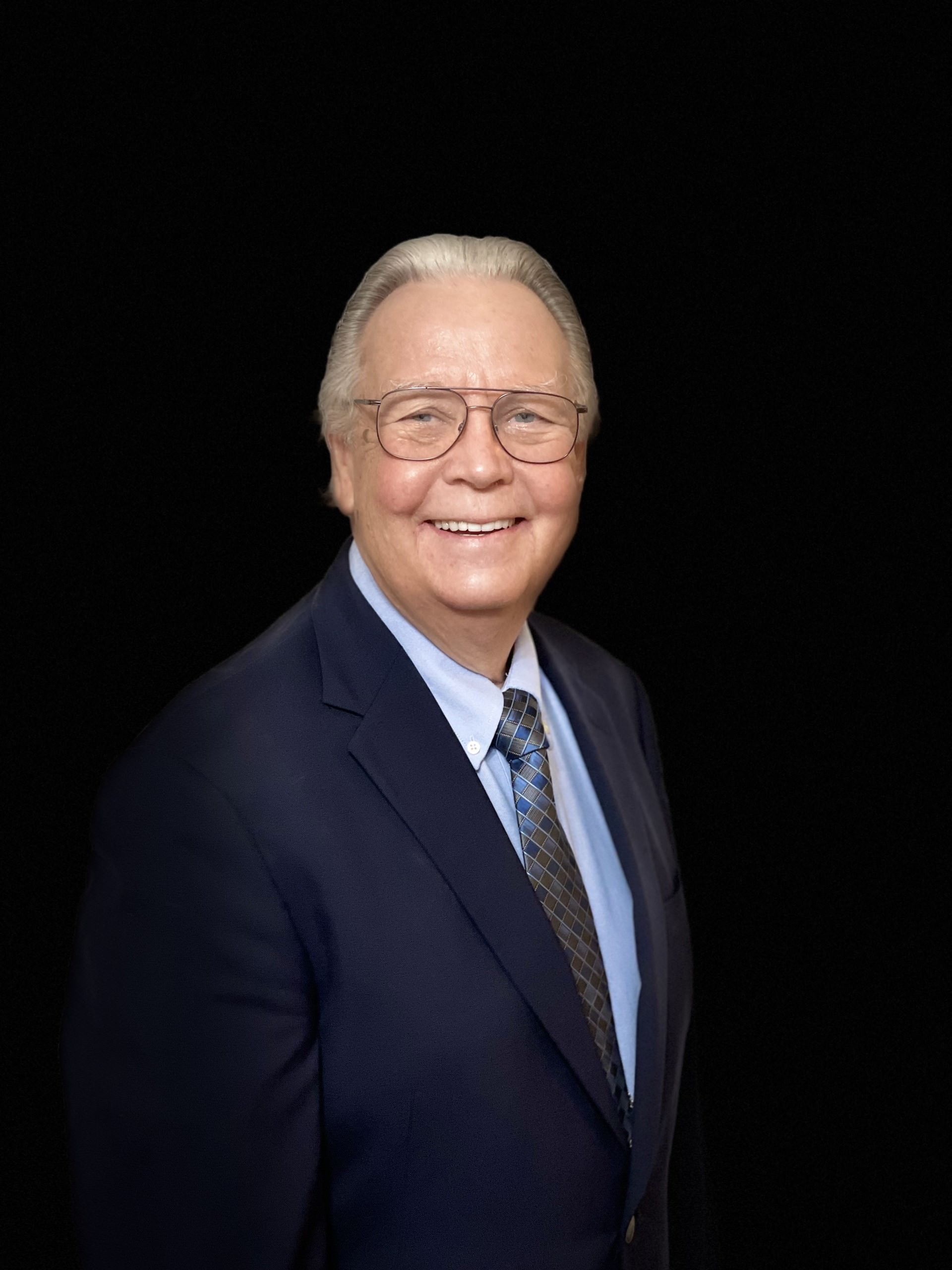 head shot of author Dr. Chuck Reinertsen